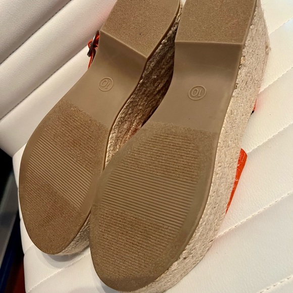 Never worn, Universal Thread, Morgan Orange Sandal - Picture 4 of 4